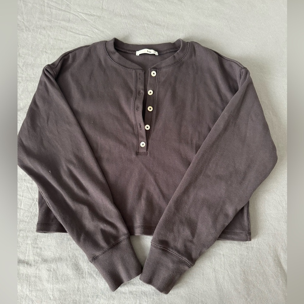 Aritzia- Wilfred Cropped Long sleeve rib knit top